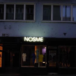 NOSME - neonový nápis | Realizace